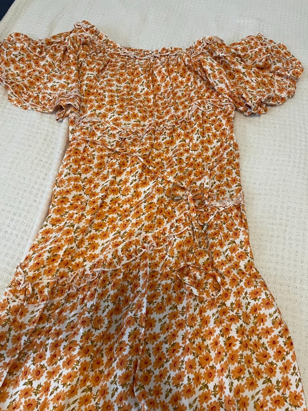 Selfie Leslie Floral Puff‑Sleeve Mini Dress – White/Orange – Size XS